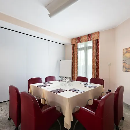 リボリ ホテル 3*