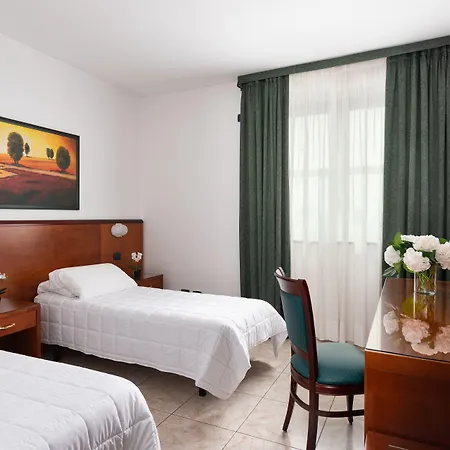 ホテル リボリ ホテル 3*